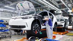 Volkswagen әлем бойынша 100 000 жұмыс орнын қысқартуды жоспарлап отыр